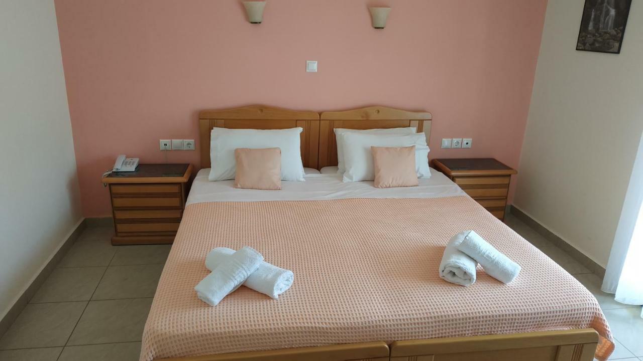 Hotel Patelis Poúlithra Eksteriør billede